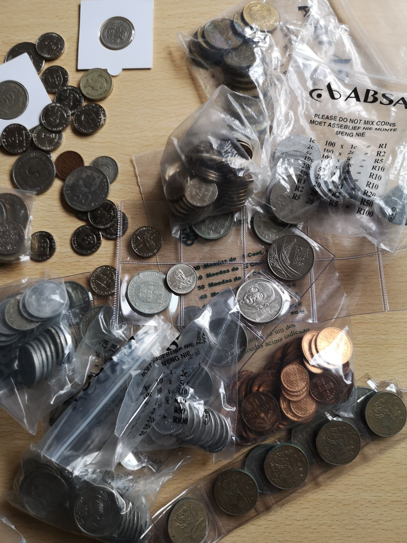 2.4 kg de moedas diversas