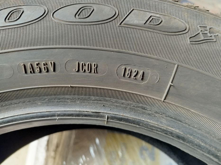 Шини зимові Goodyear 215/65 R16 98T
