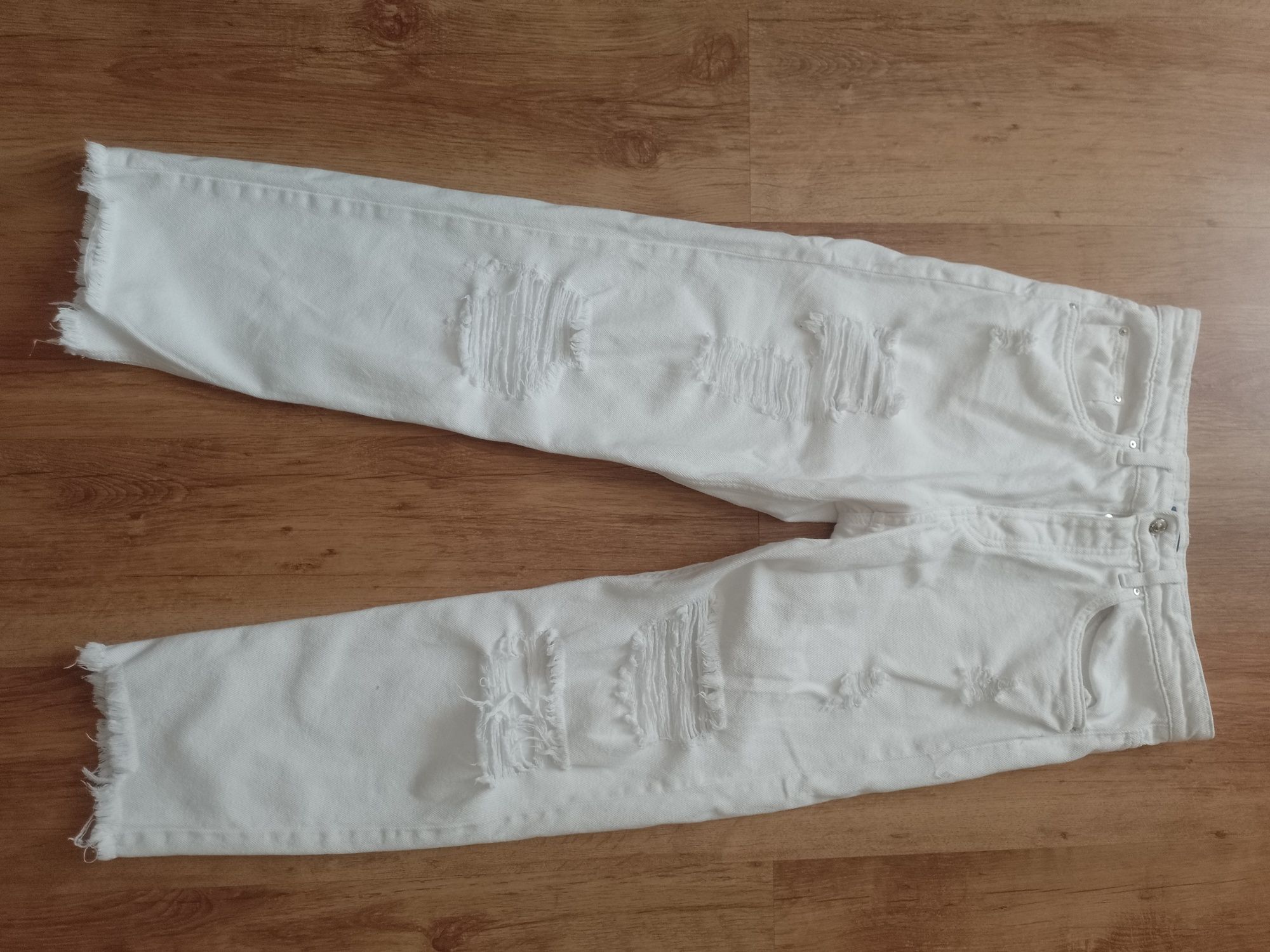 Spodnie damskie jeansy denim Sinsay białe