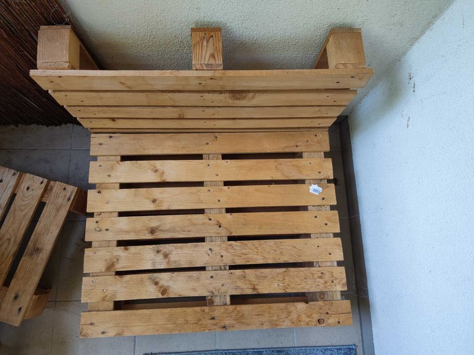 Meble z palet surowe