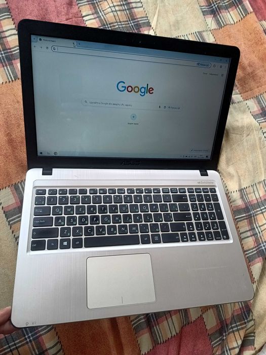 Ноутбук Asus (4 ядра, ссд, батарея 3-4 год)