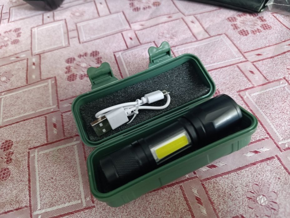 Latarka Cree akku nowa bardzo mocna wielopozycyjna regulowana w kuferk