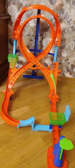 Трек вісімка Hot Wheels