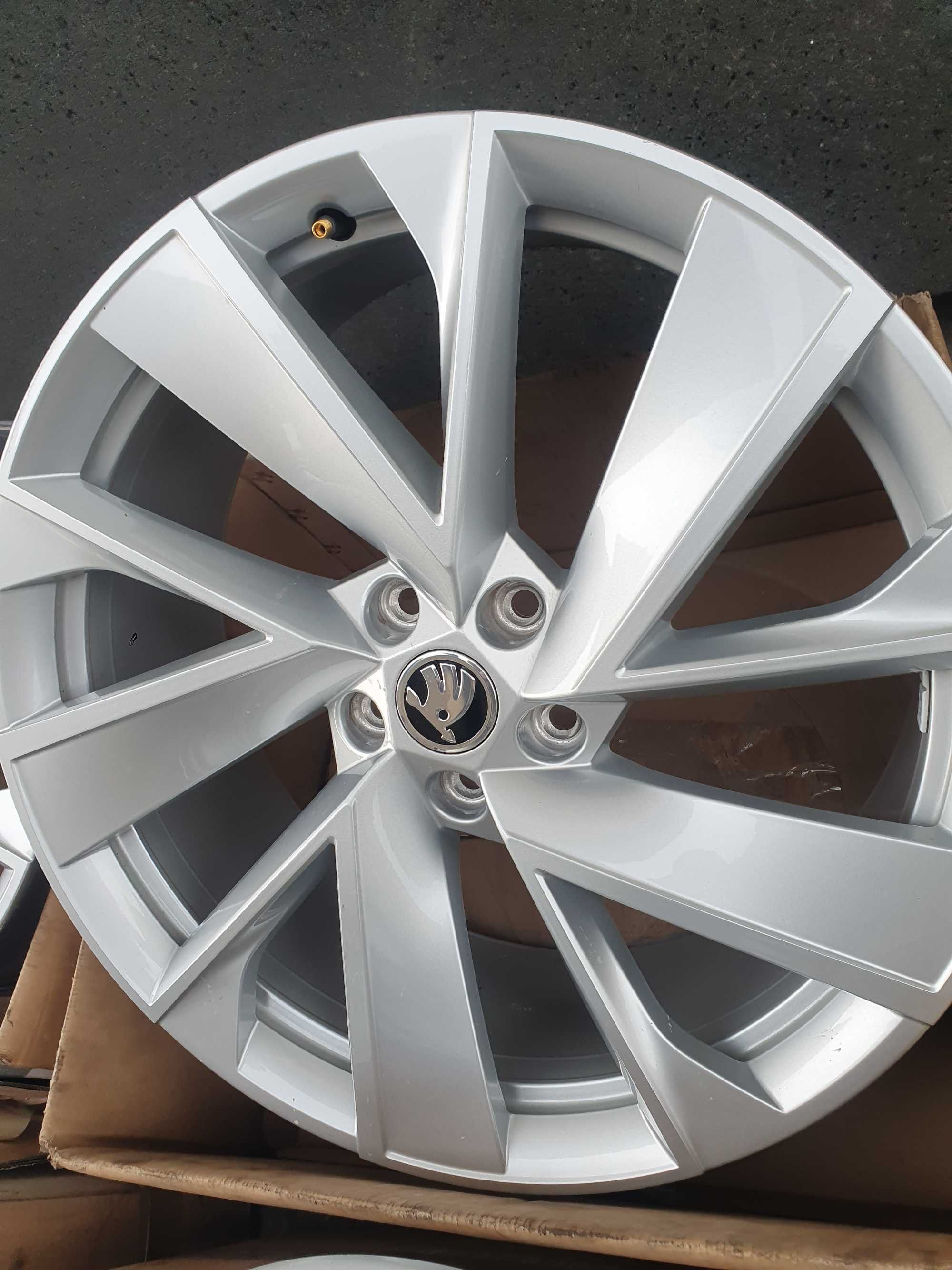99I#Alufelgi 5x112 8Jx20" Et45 SKODA ENYAQ, KAROQ,Kamig
