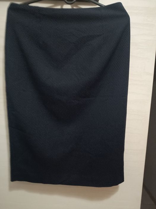 Spódnica granatowa róż. 38