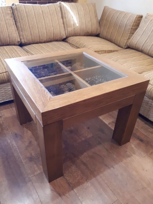 Стол-витрина кофейный