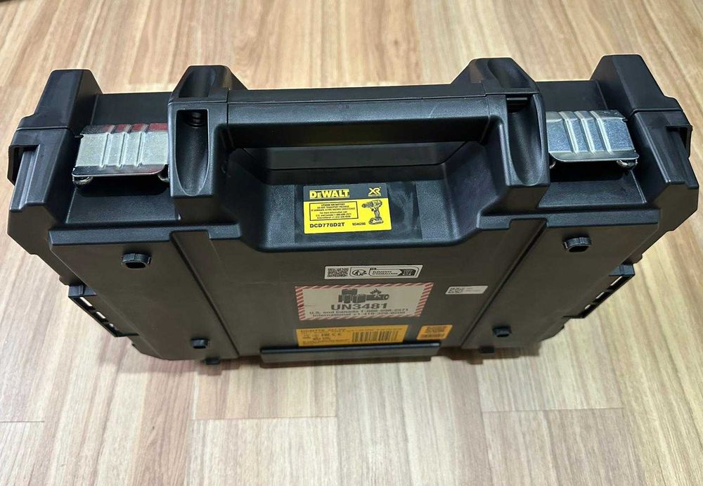 Parafusadora sem fios brushless Dewalt DCD778D2T + MALA