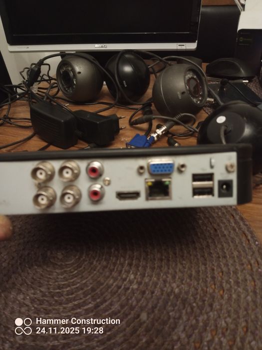 Zestaw monitoringu 1TB plus cztery kamery.
