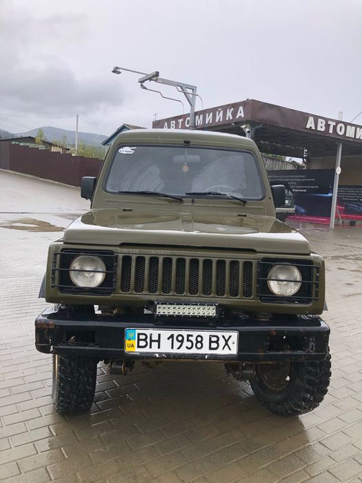 Автомобіль Сузукі Самурай