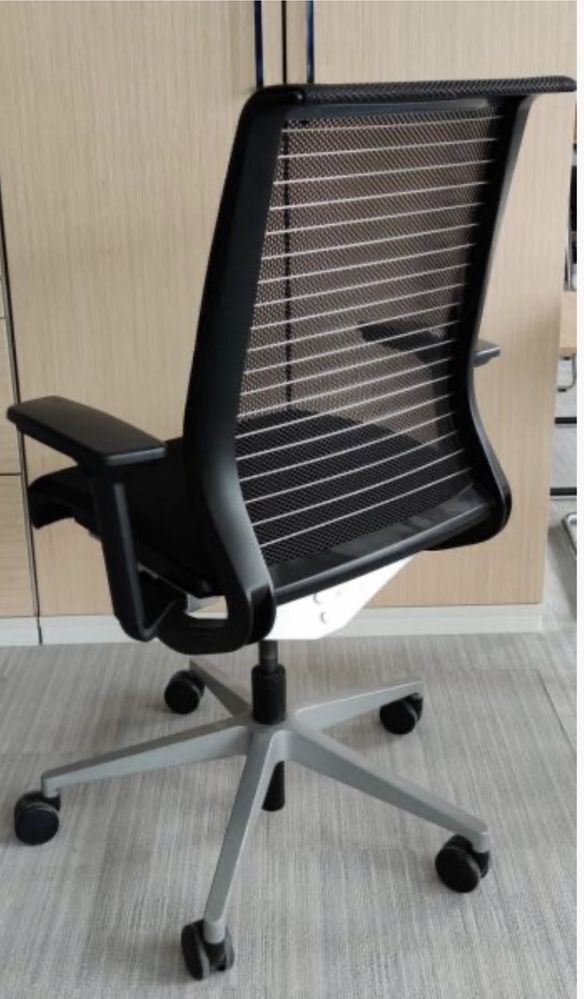 Krzeslo ergonimiczne biurowe Steelcase Think