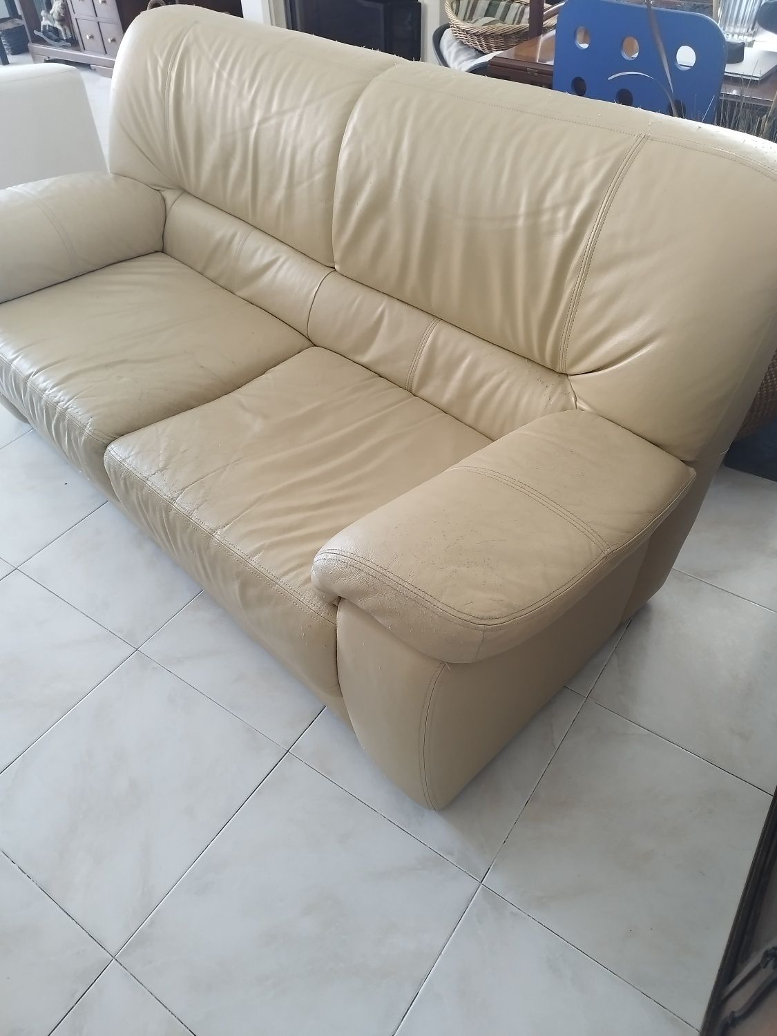 Sofá de Pele Usado