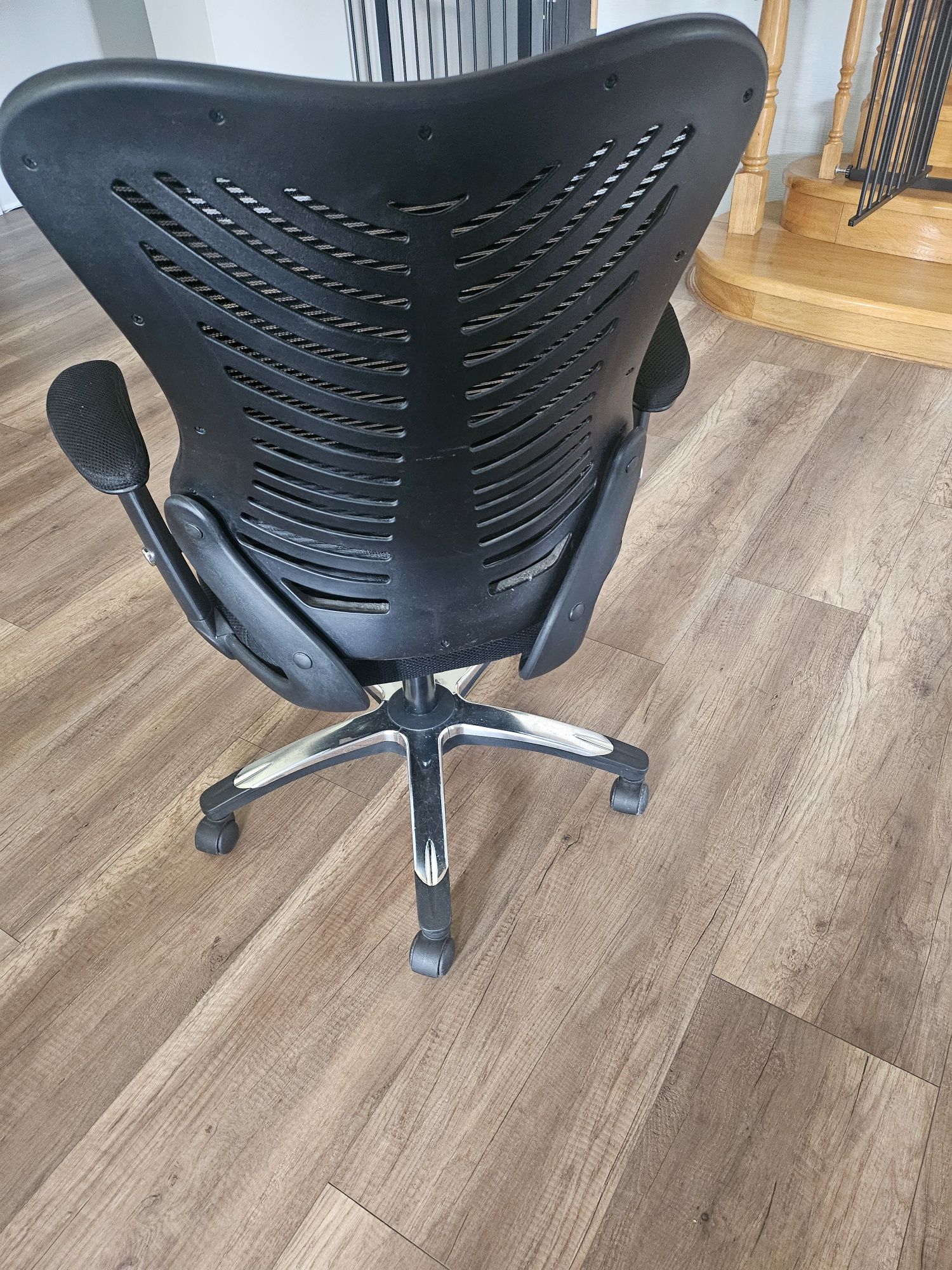 Fotel biurowy ergonomiczny