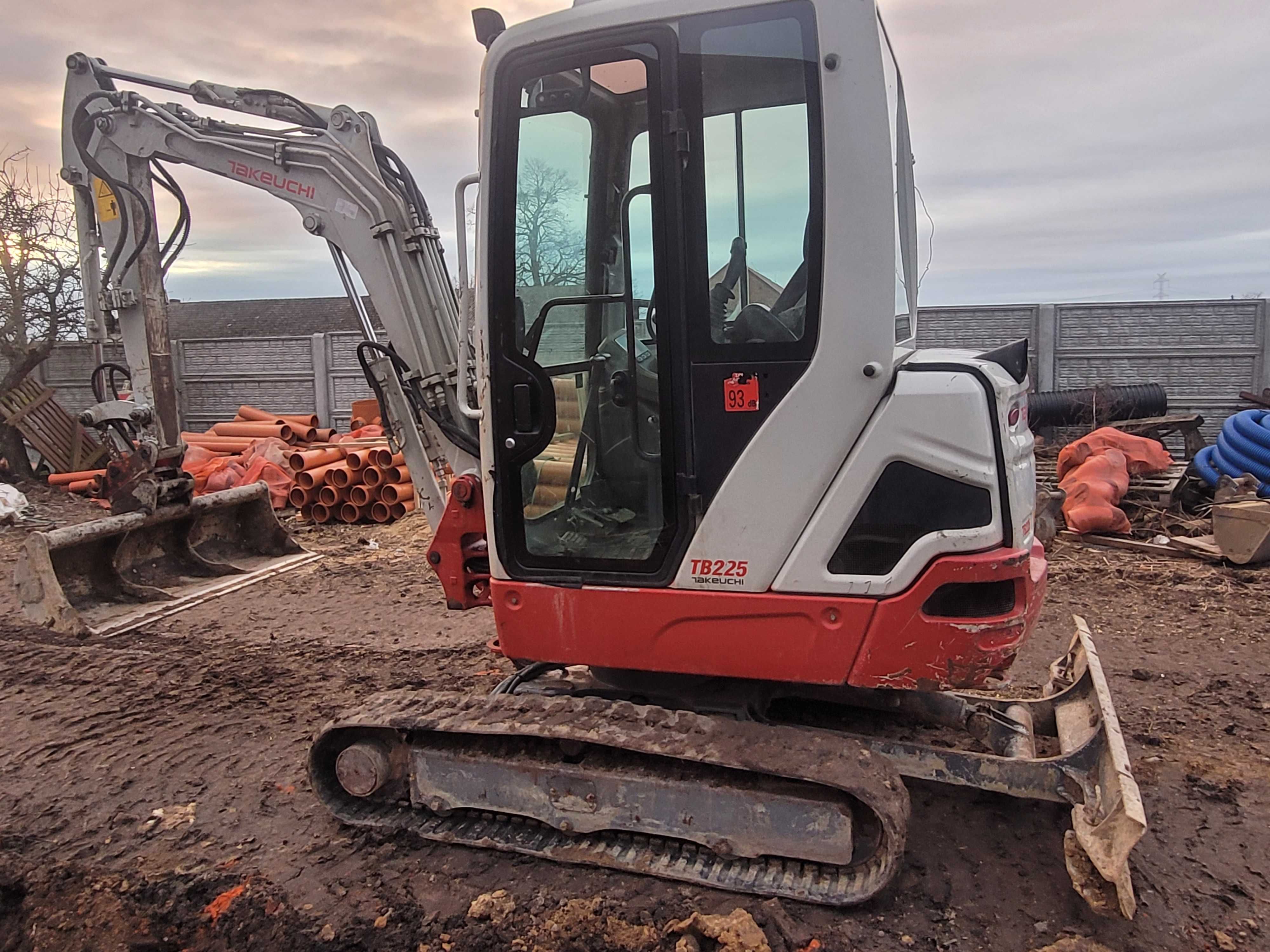 Takeuchi tb 225 / 2018r/ super stan