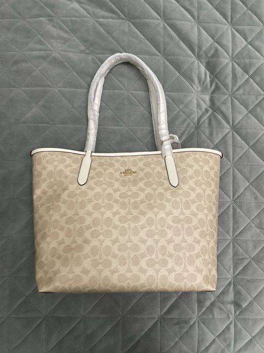 Сумка шоппер Coach tote gold sand chalk