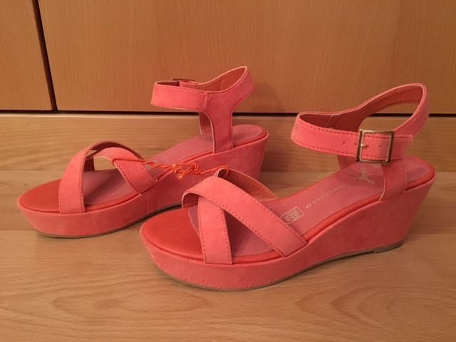 Sandálias Coral Novas Nº 38