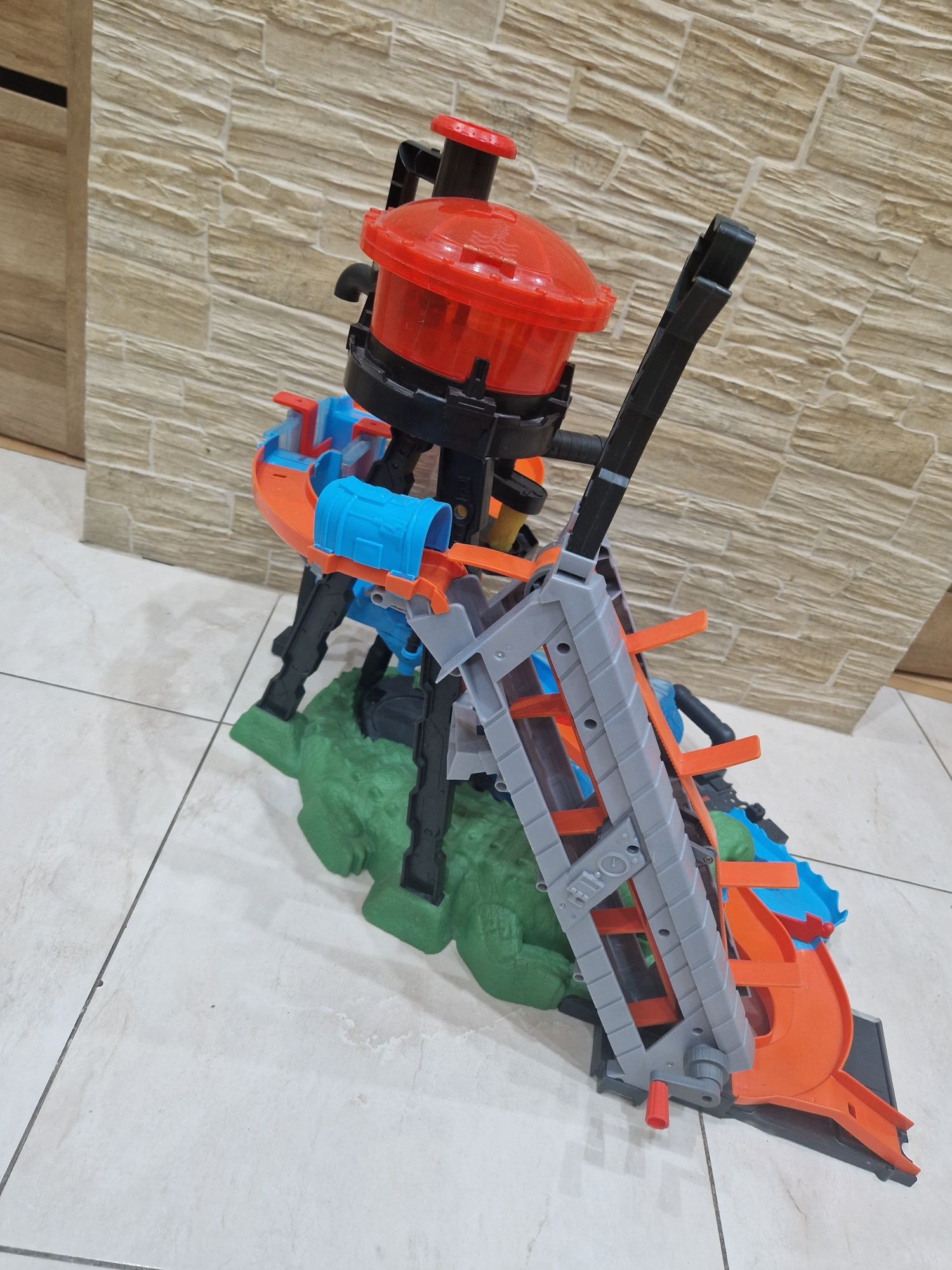 Myjnia Hot Wheels Atak Krokodyla.
