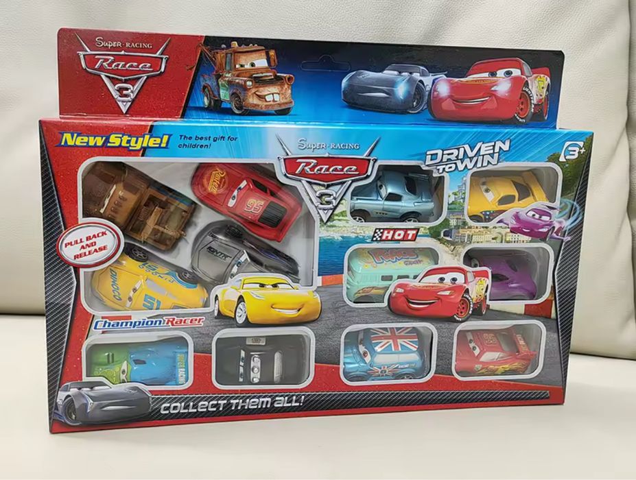 Zestaw samochodzikow  Auta auta