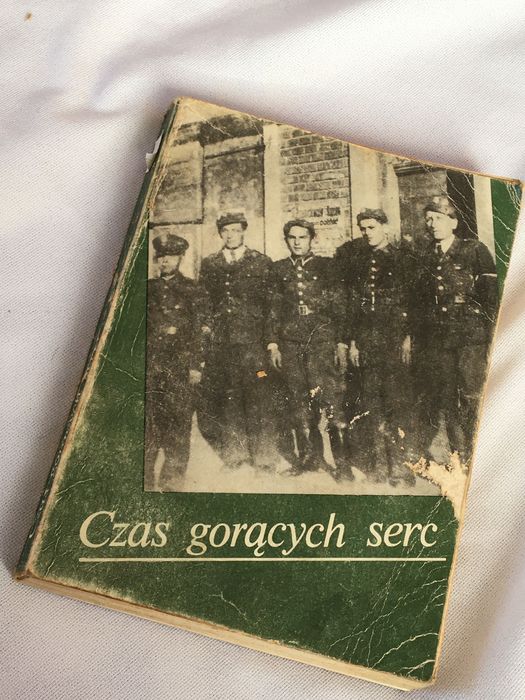 Czas gorących serc, KAW