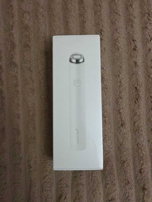 Новий Medicube Age-R Booster Pro Mini для догляду за шкірою