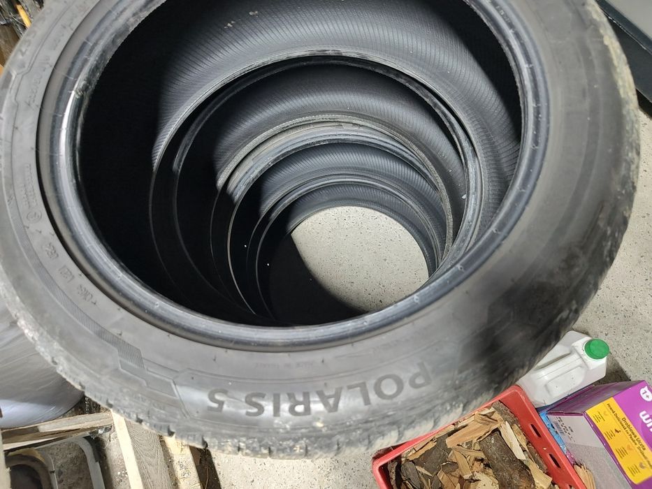 Opony zimowe Barum Polaris 5 235/50/19