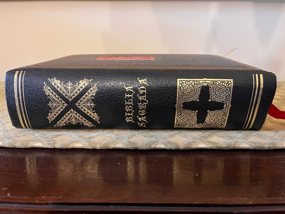 Bíblia Sagrada - Antigo e Novo Testamento (páginas folheadas a ouro)