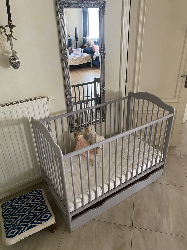 Łóżeczko niemowlęce drewniane szare z szufladą