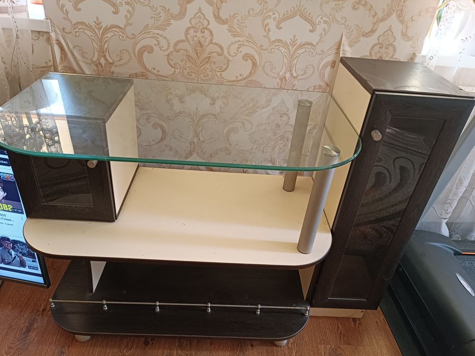 Столик под телевизор