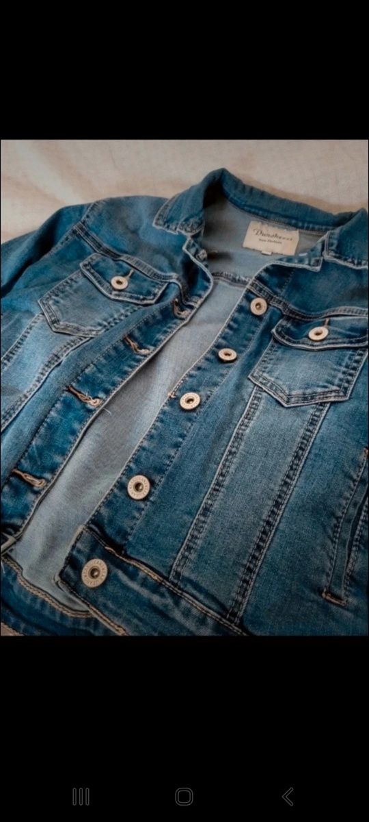 Kurtka jeansowa z lekko rozciągliwego materiału
