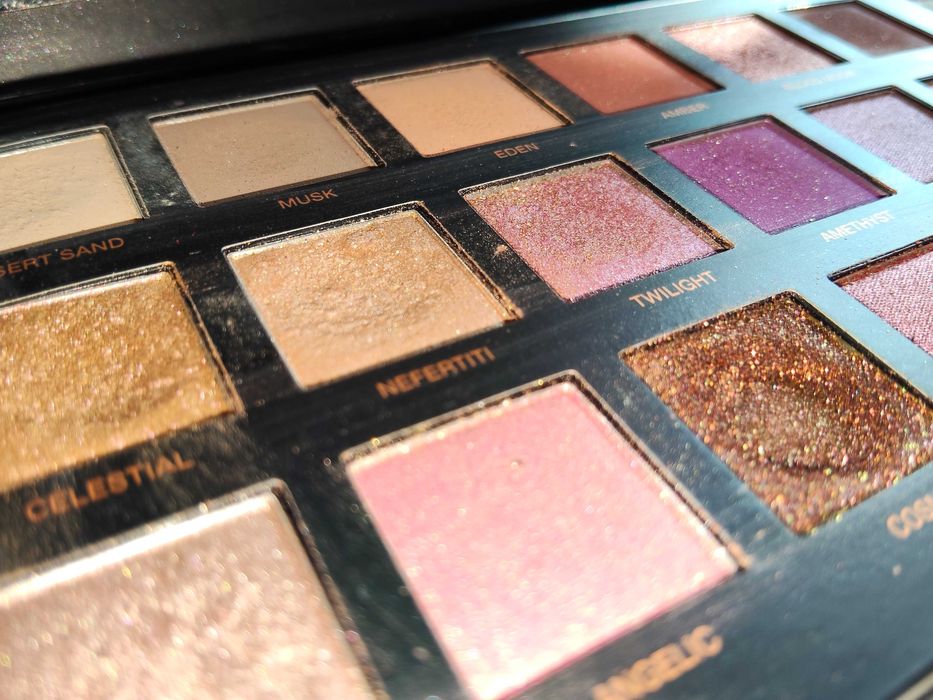 Huda beauty paleta de sombras/ palette fard à paupières