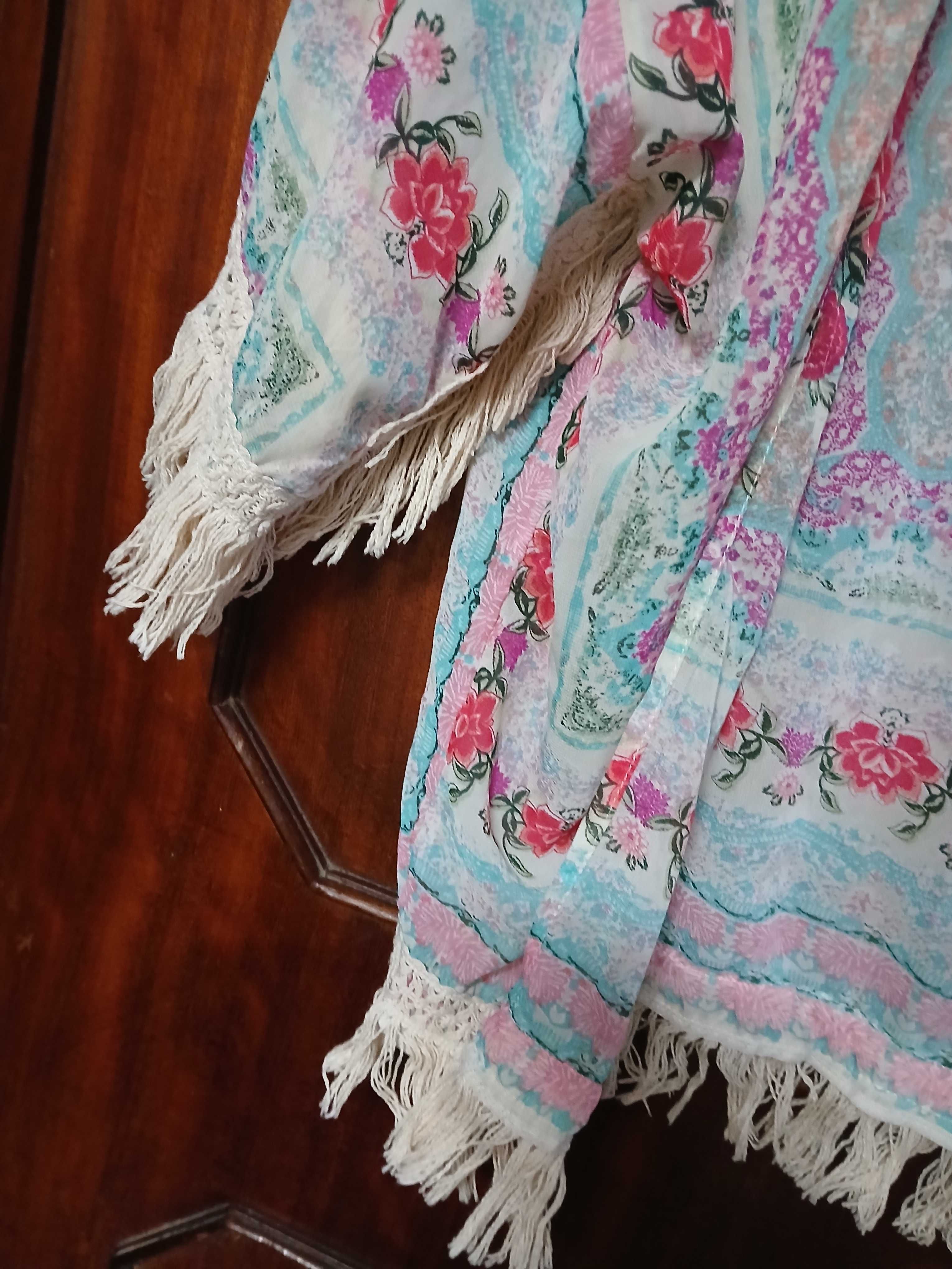 Kimono com franja às flores (é tamanho único mas veste L)