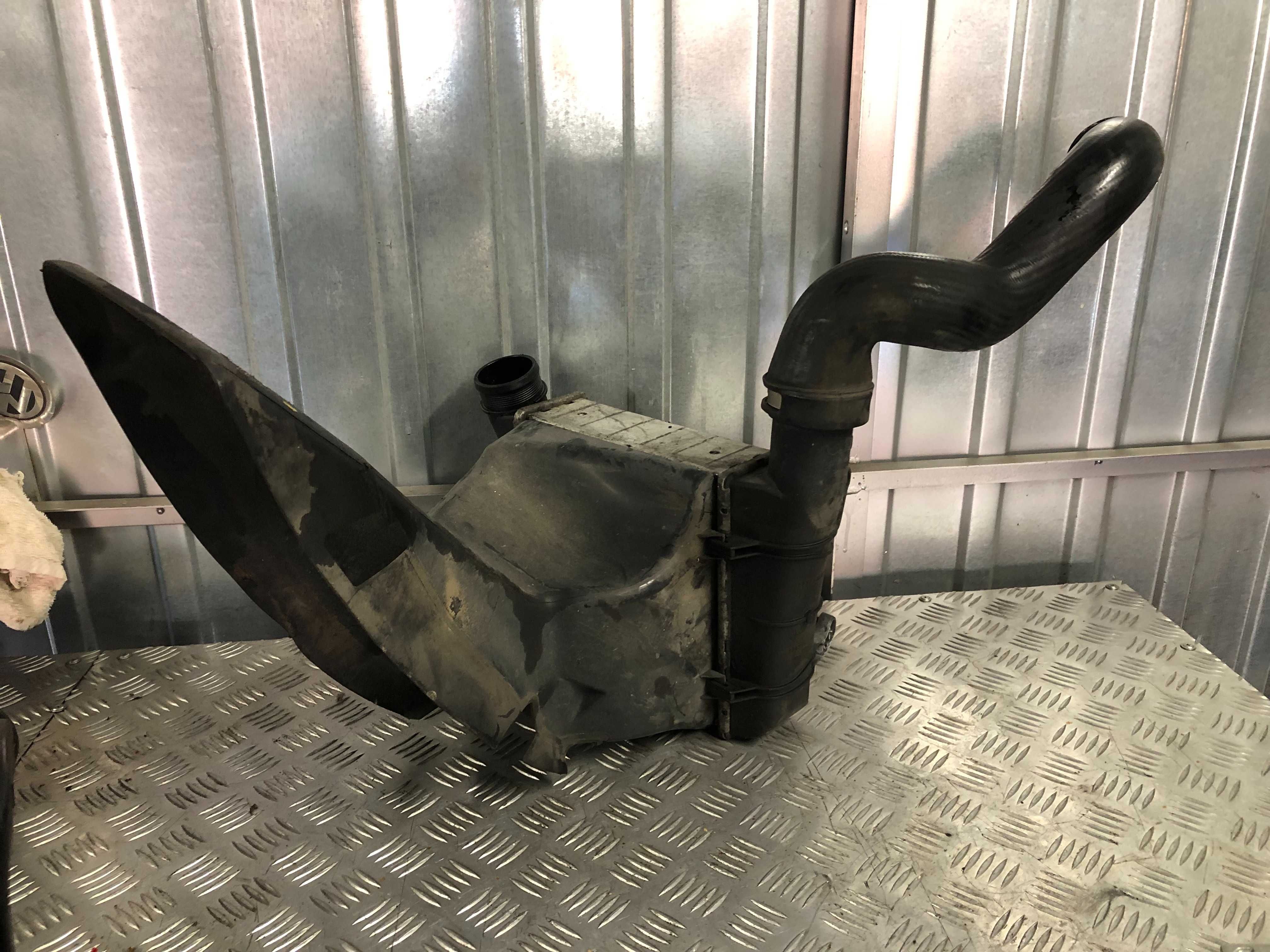 Chłodnica kierownica powietrza intercooler Audi A4 B6 B7 1.9 2.0 Tdi