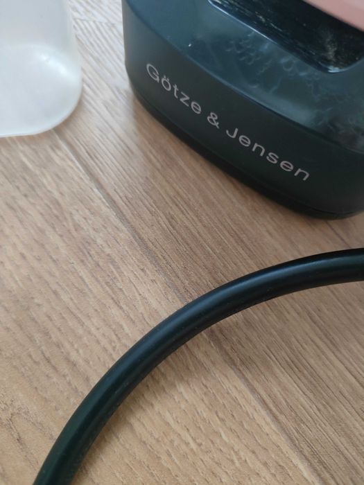 Parownica do ubrań Götze & Jensen 1700W