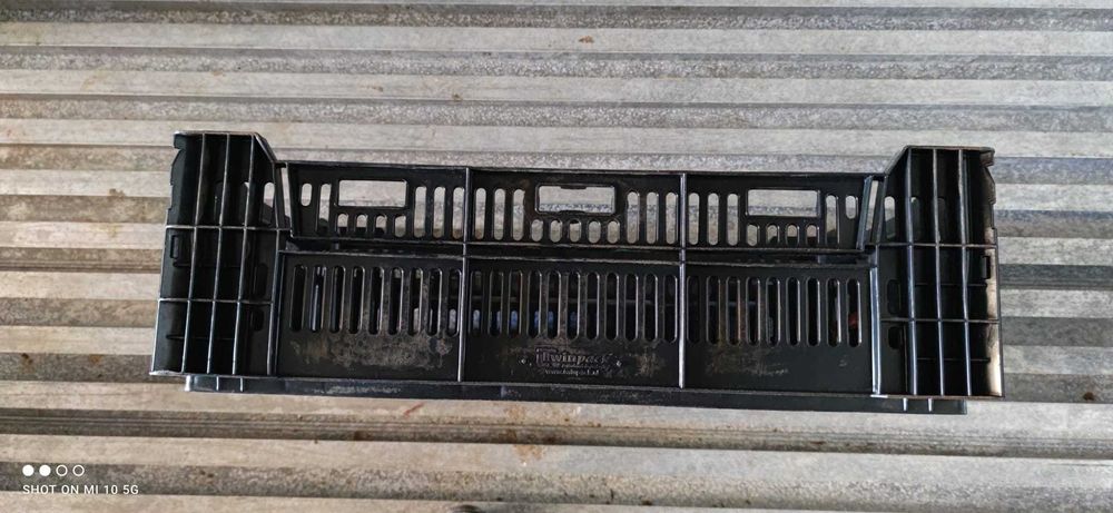 Caixas de plástico empilháveis