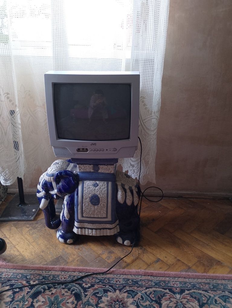 Телевізор бу компактний