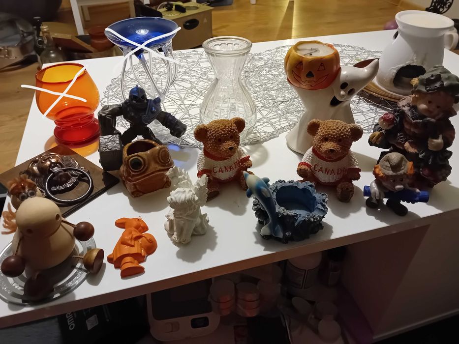 Figurki zabawki rzeczy