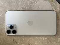 iPhone 11    Uszkodzony , zalany wodą