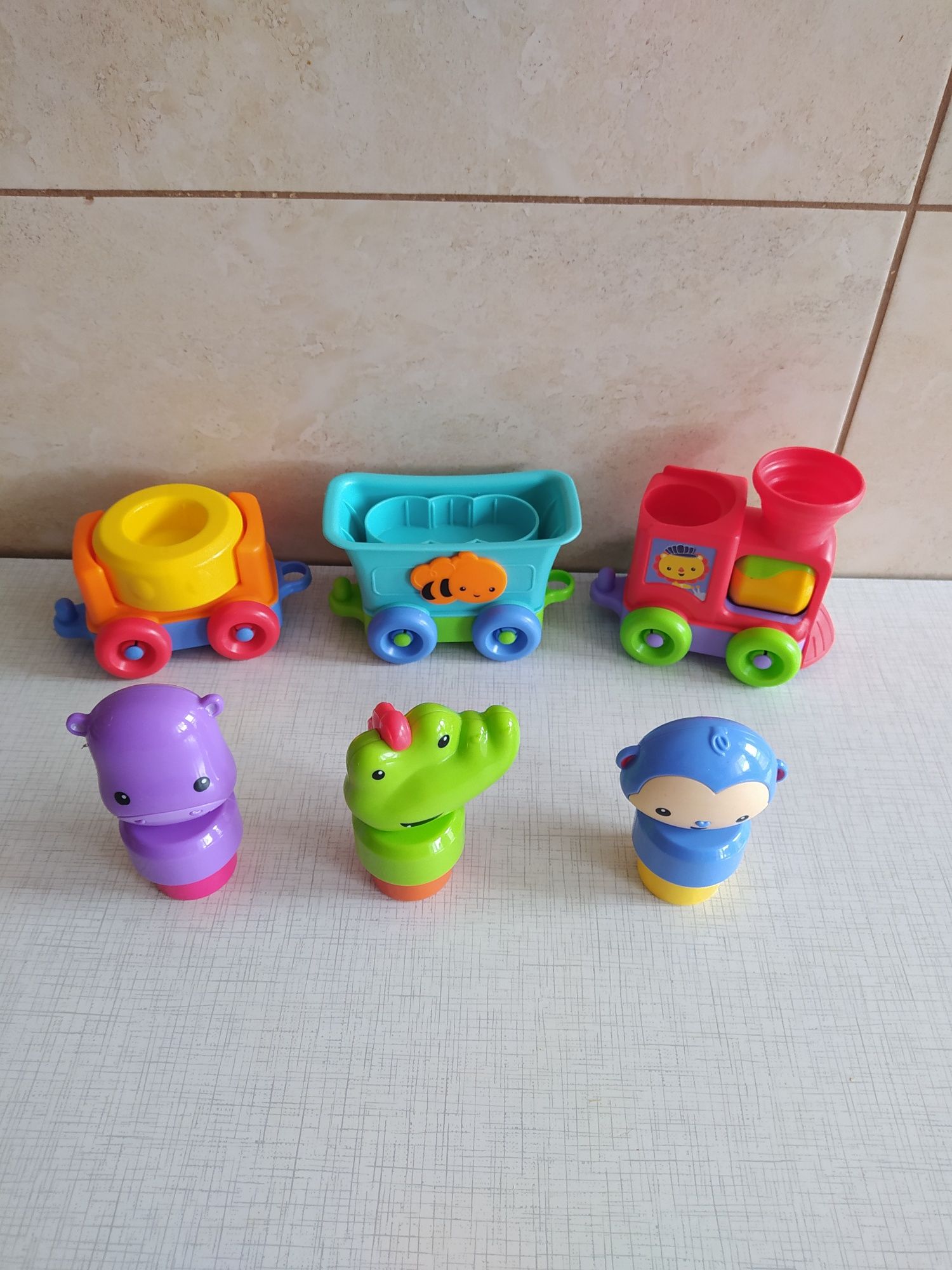 Pociąg Fisher Price lokomotywa ciuchcia grzechotki zwierzątka