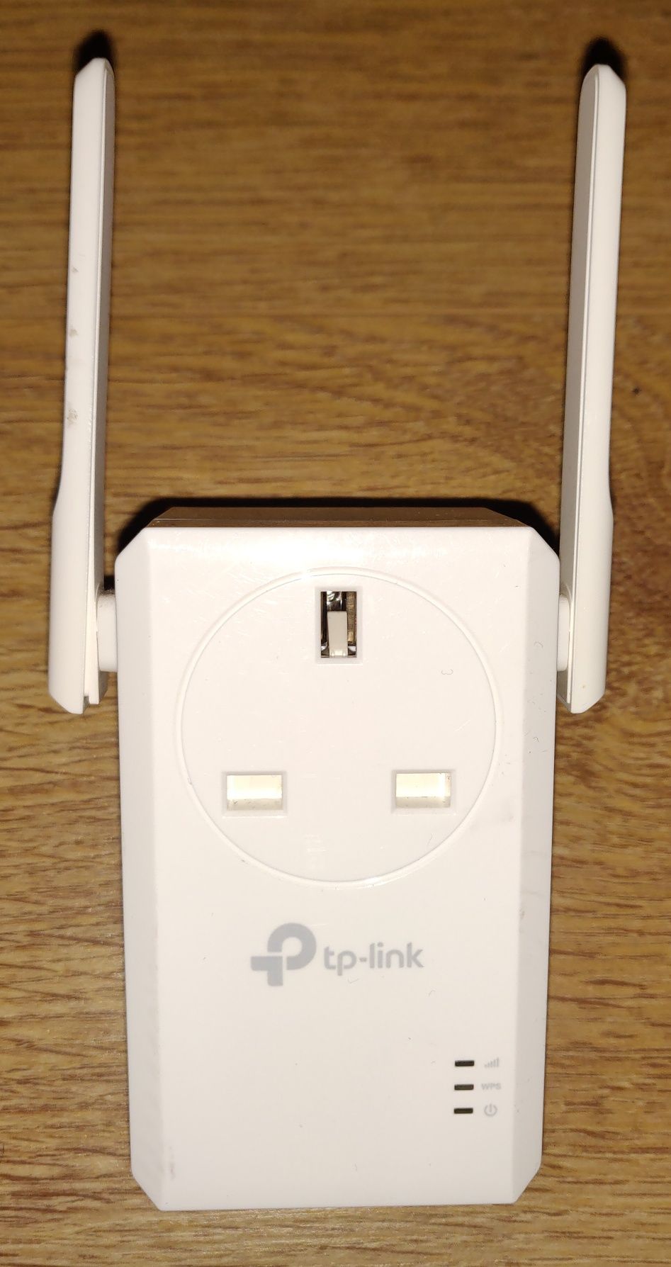 Wzmacniacz WiFi z gniazdkiem elektrycznym TP-LINK TL-WA860RE