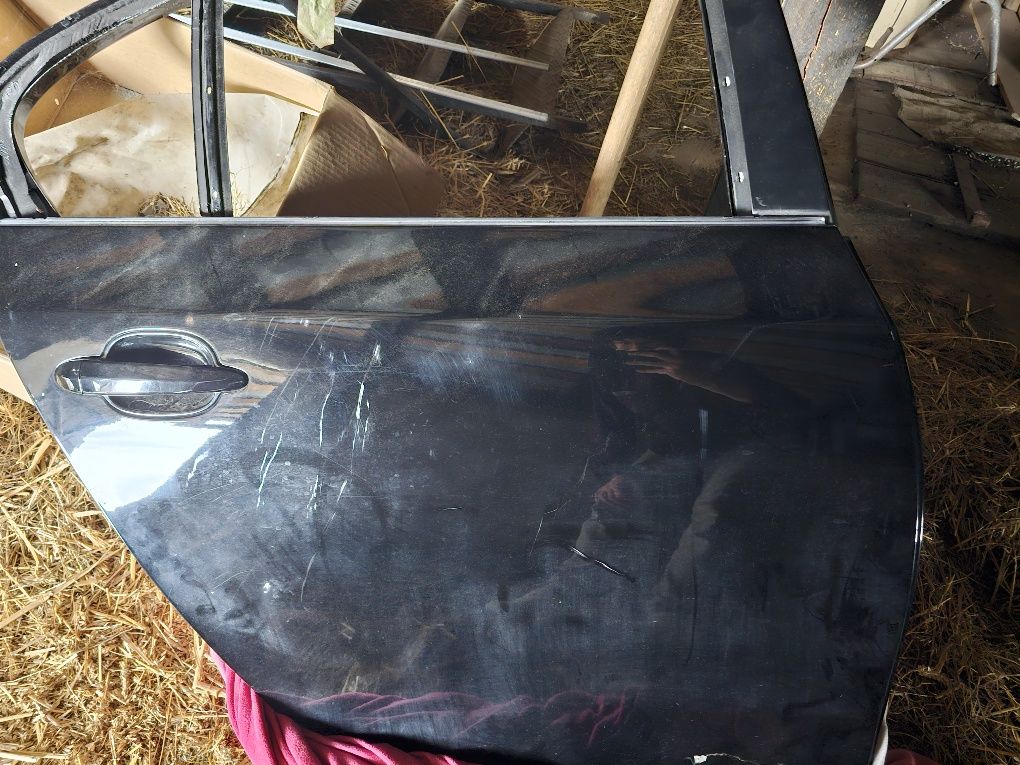 Drzwi prawy e60 tyl schwarz 2 668