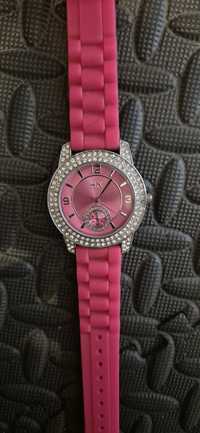 Różowy zegarek z cyrkoniami