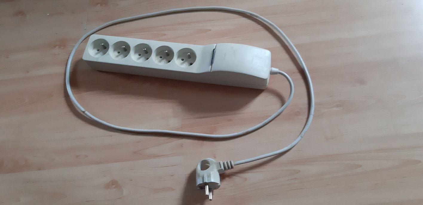 Przedłużacz jasny ecru 1.5 m kabel 5 gniazd