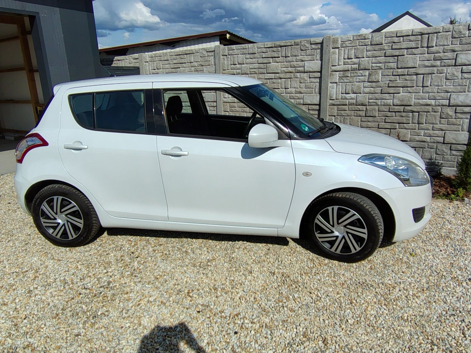 Suzuki swift mk7 Biała perła!  Benzyna , Klima , 2014r