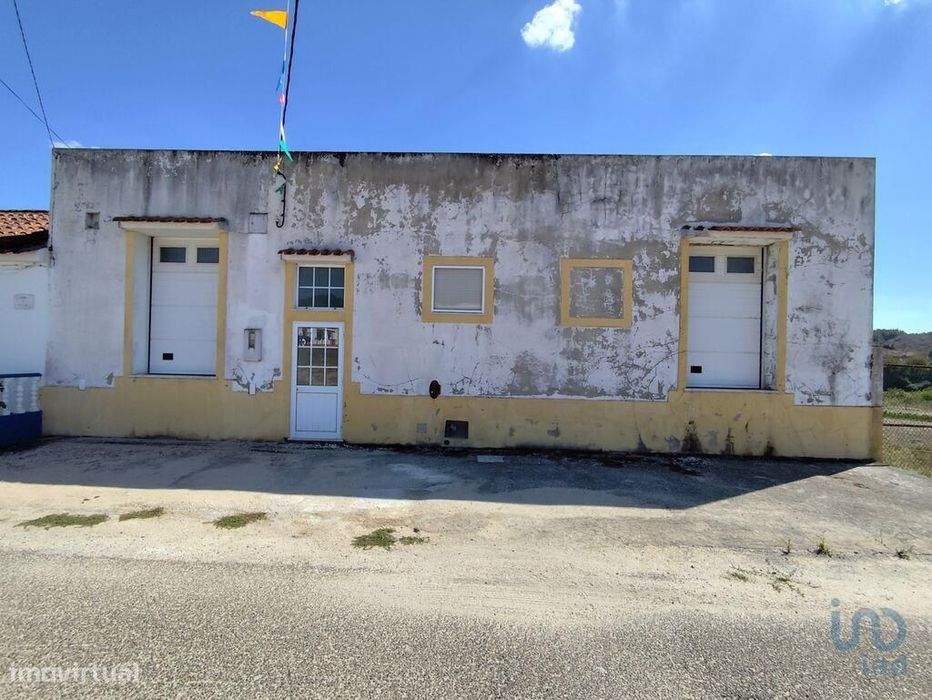 Loja / Estabelecimento Comercial em Comenda de 348,00 m2