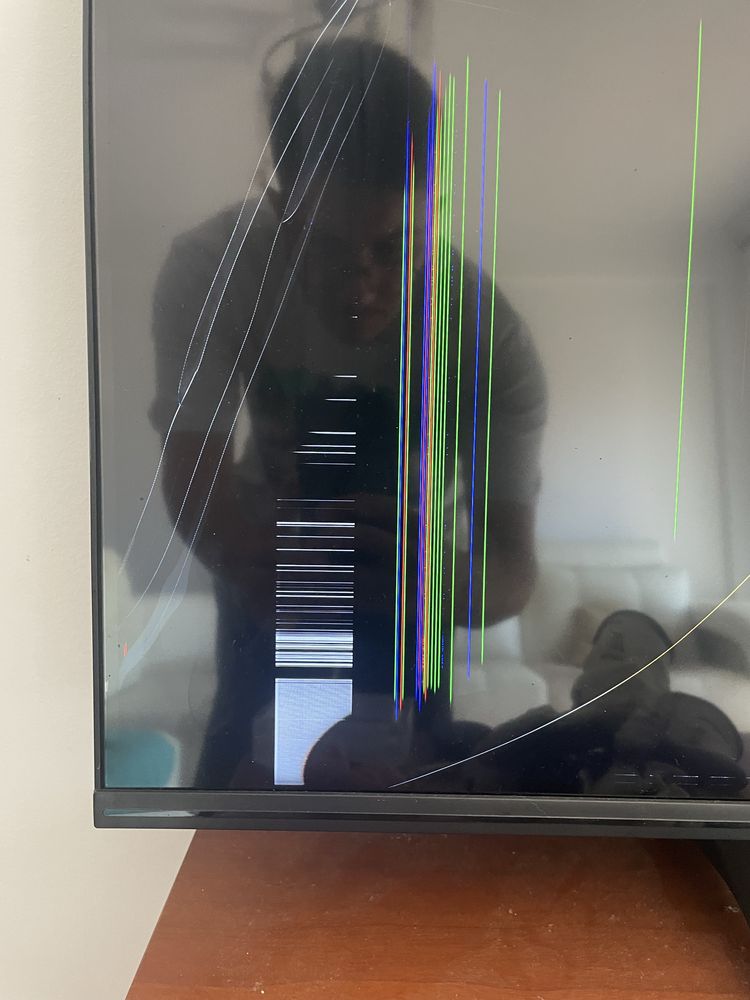 Televisão Hisense com tela partida