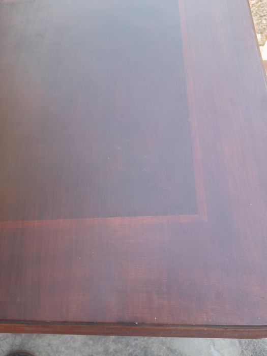 Mesa de centro em madeira.