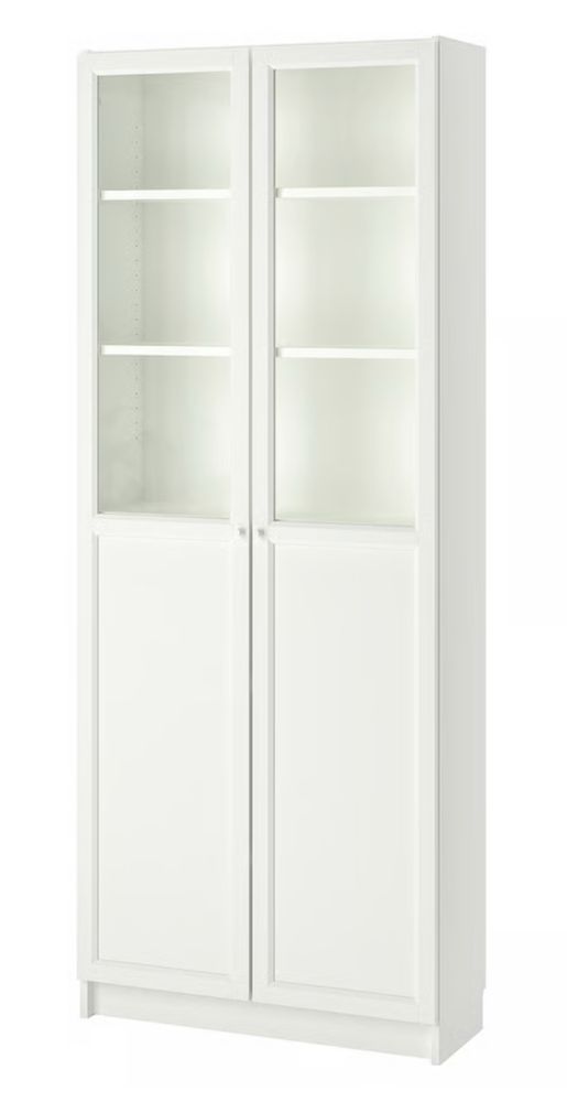 Estante Billy IKEA com portas de vidro brancas