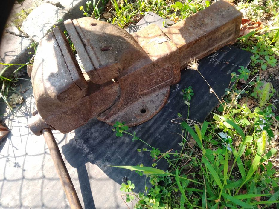 Продам Тиски слесарные
