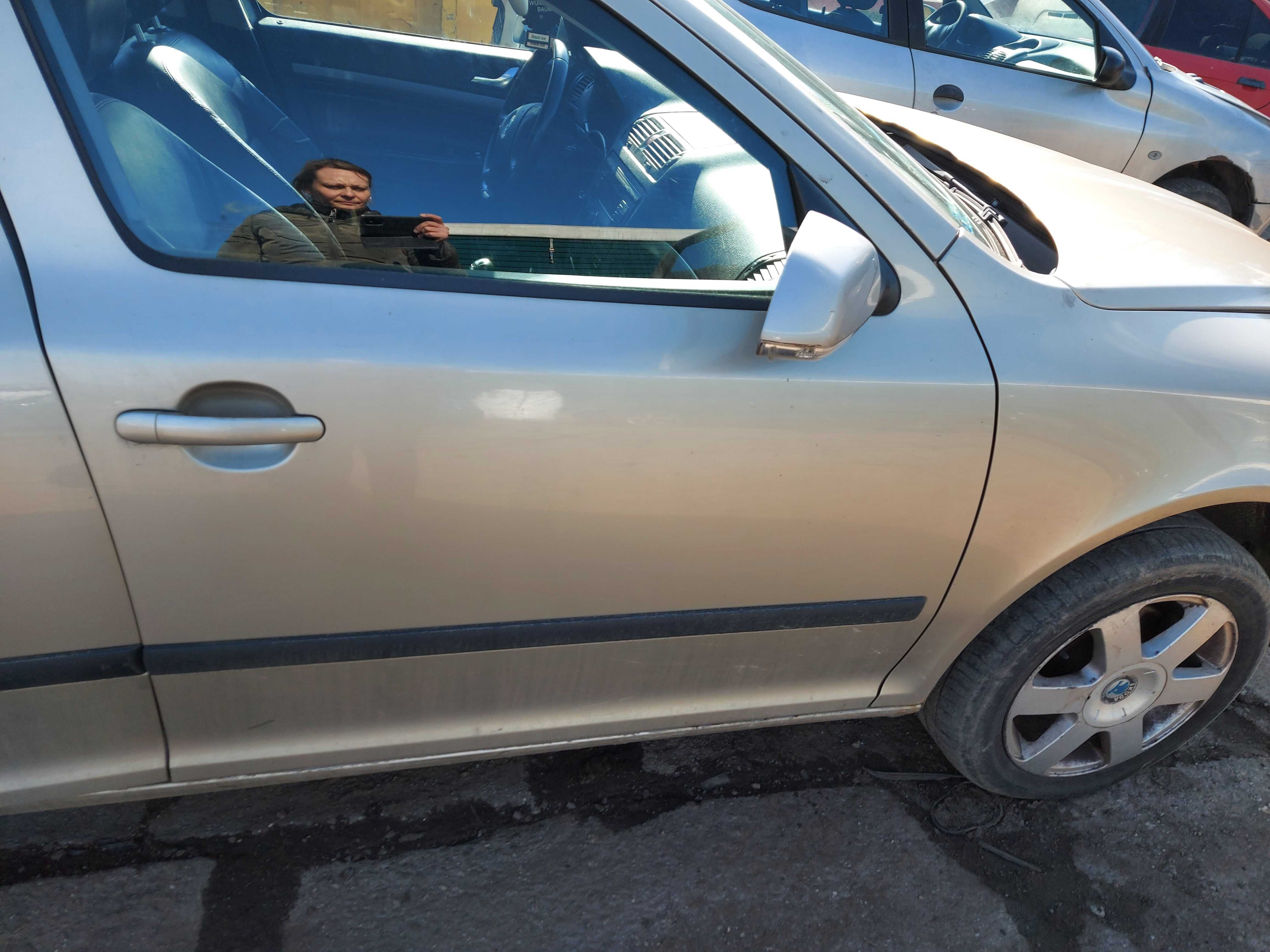 Skoda Octavia II 9201 drzwi przednie tylne prawe HB FV dostawa