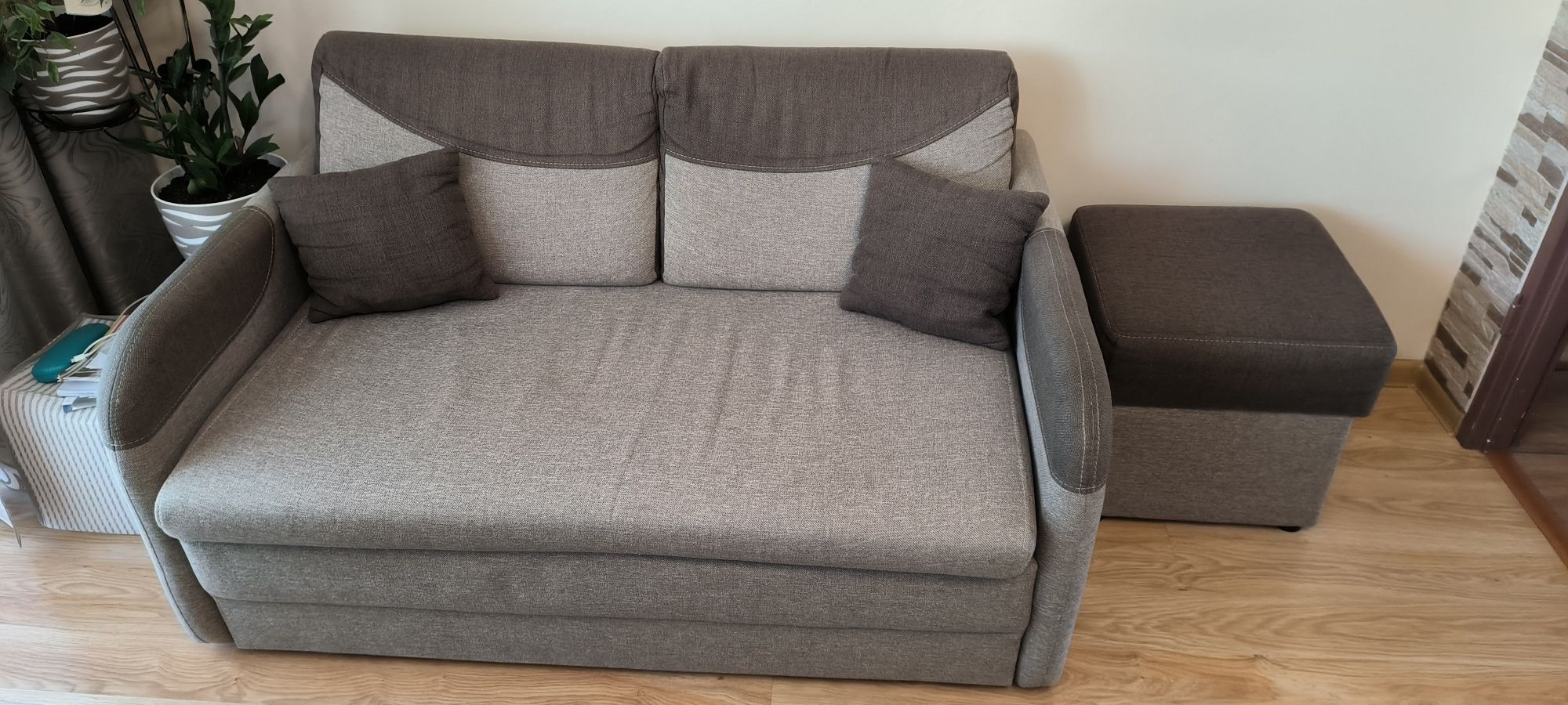 Zadbana sofa/łóżko dwuosobowe rozkładane z pojemnikiem LIBRO JERRY + 2