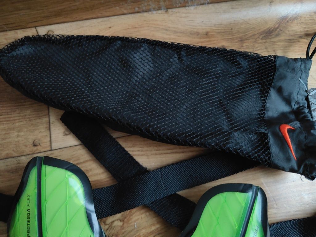 Ochraniacze Nagolenniki Piłkarskie Nike Protegga Flex Seledynowe